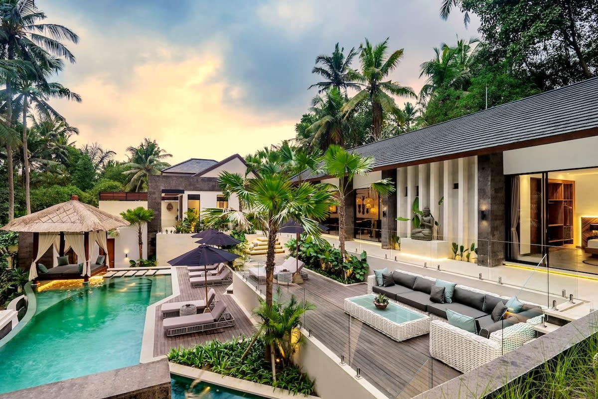 Side view of the villa’s outside space and pool overlooking the Ubud forest