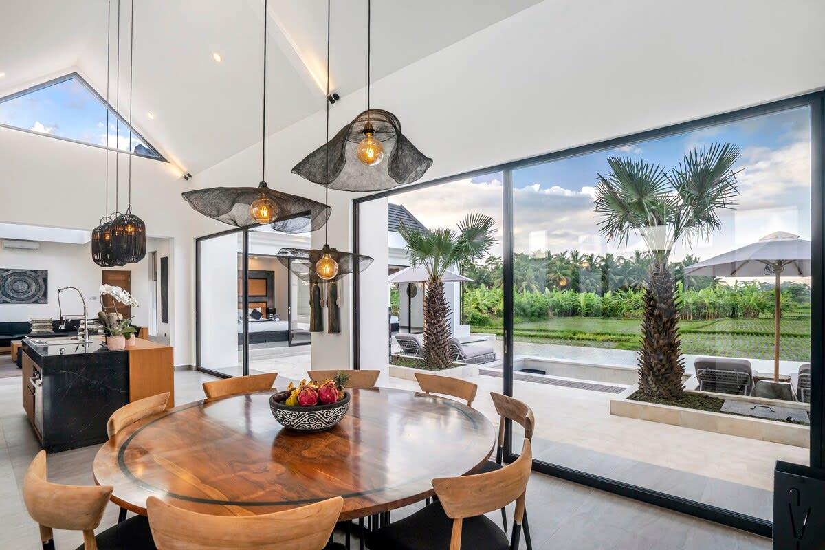 Kitchen & dining area