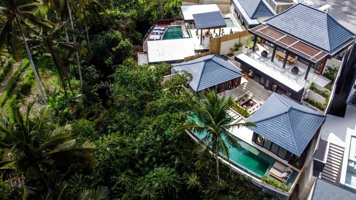  Drone panorama of the villa and its jungle surroundings 