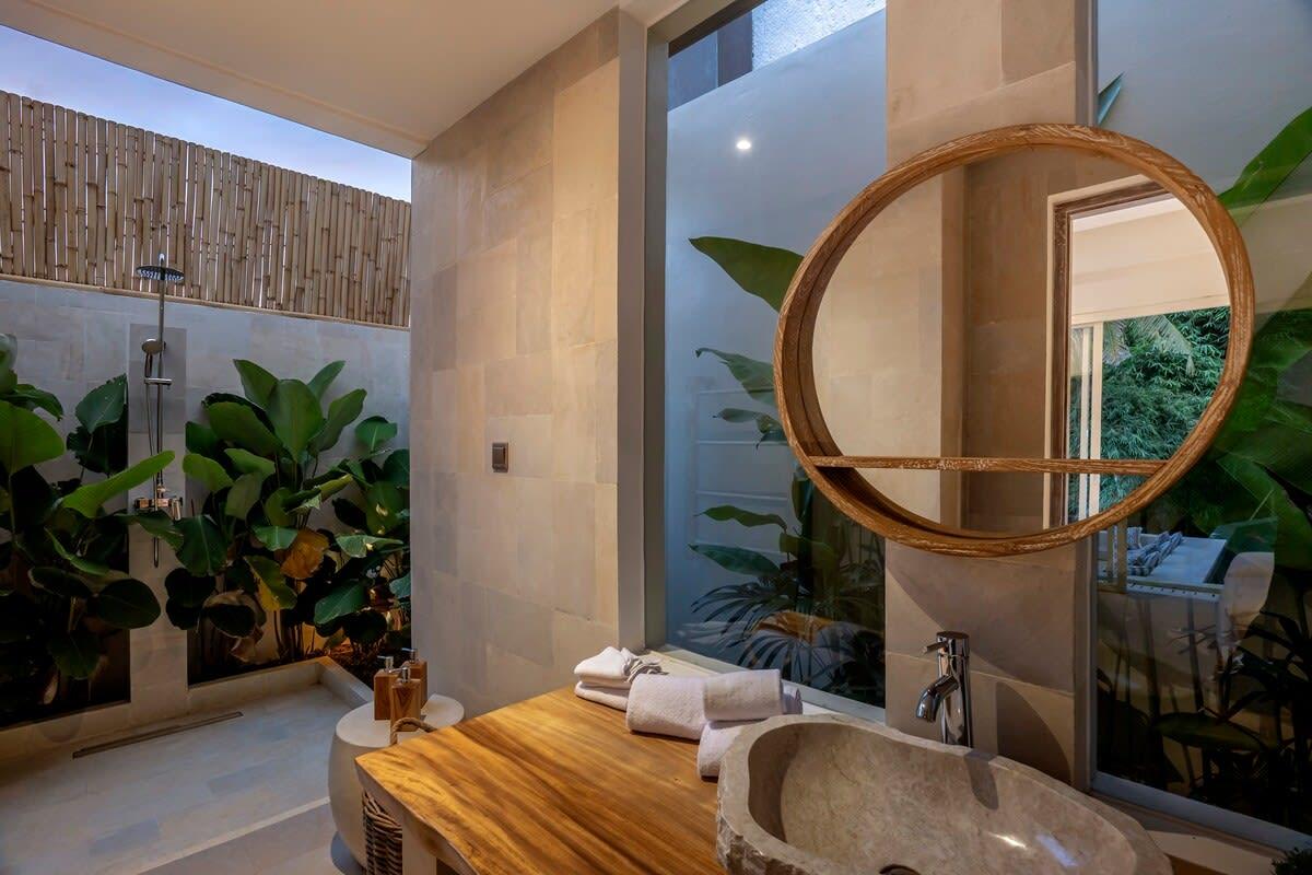 Cozy Bathroom with outside shower and garden surroundings