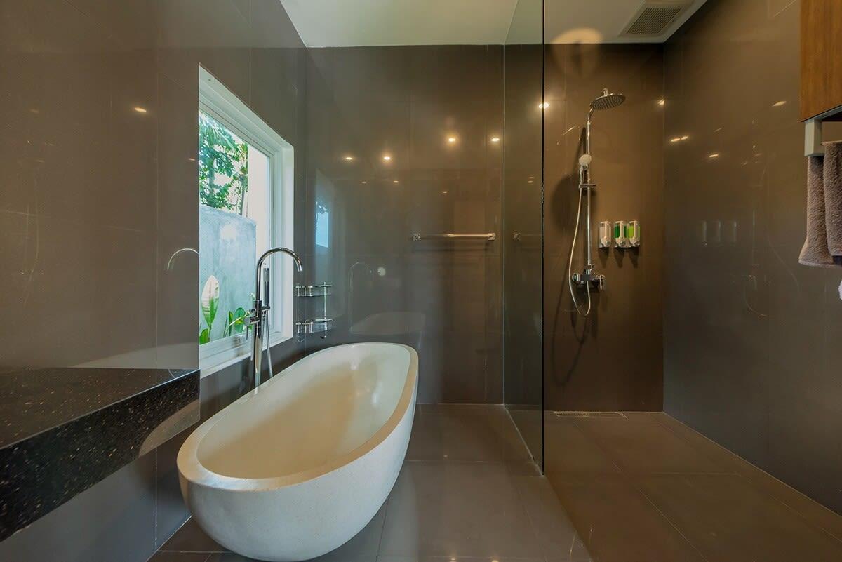 Bathroom with bath tub