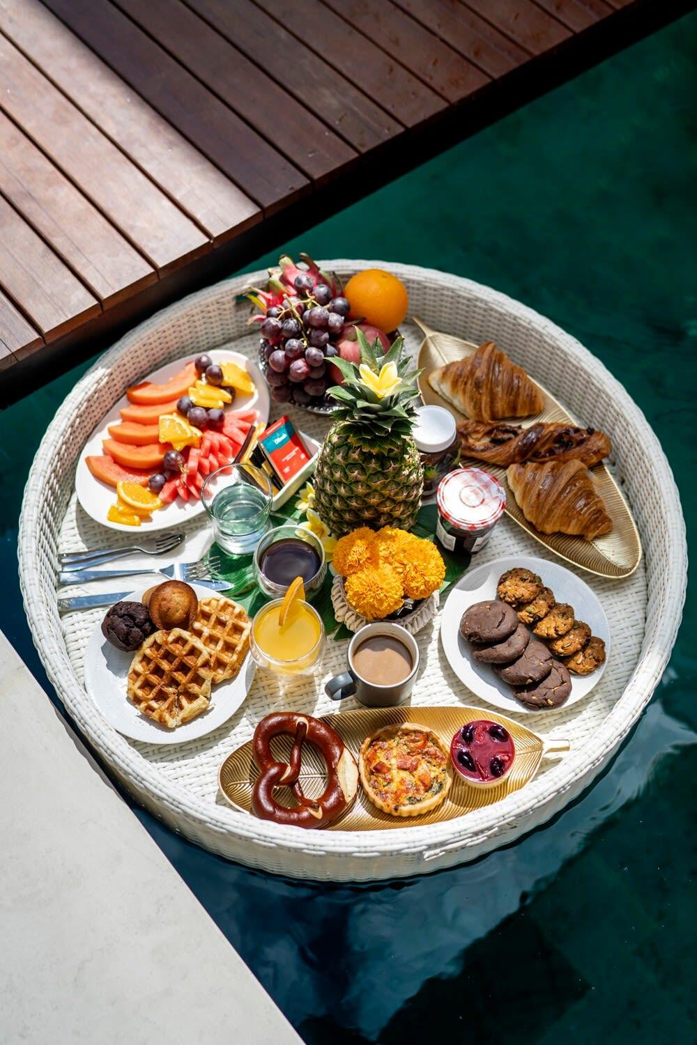 Villa Umalas, Bali - floating breakfast