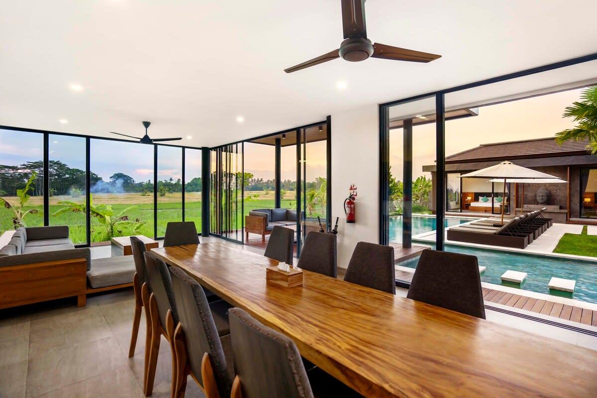 Dining area with a 360-degree view of the rice fields and outside space 