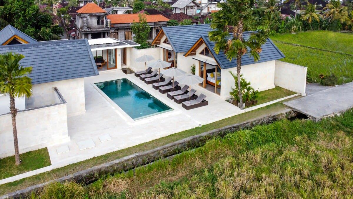 Drone panorama of the villa’s outdoor area