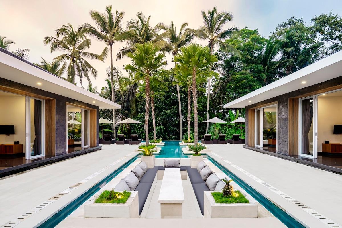 View of the outside sitting area overlooking the beautiful jungle