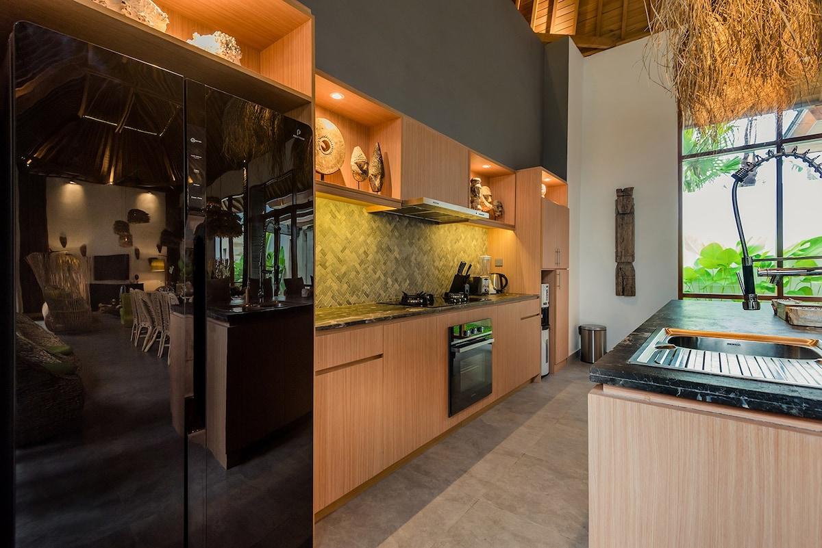 Full equipped kitchen