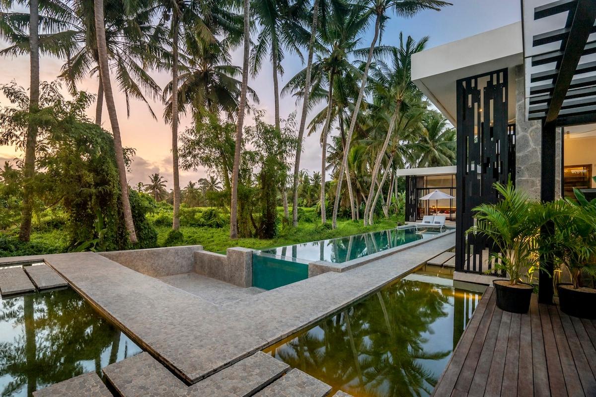 View of the outside sitting area overlooking the jungle panorama