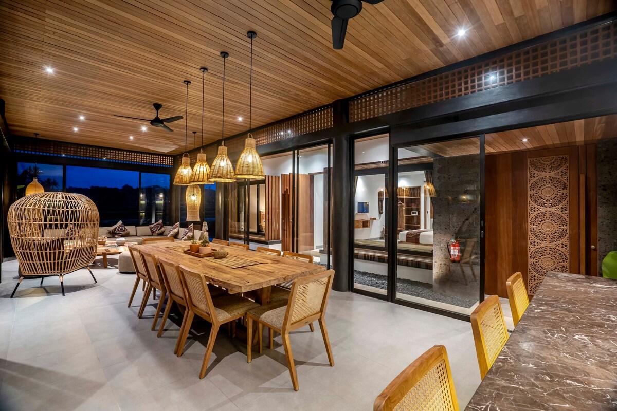 Glas walls Dinning Area